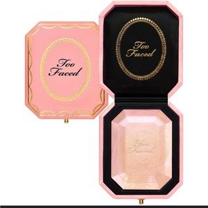 Too faced diamond light highlighter